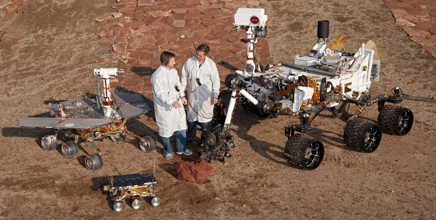 PIA15279_3rovers-stand_D2011_1215_D521