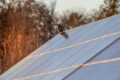 Când ai nevoie de acumulatori solari? Scenarii în care nu e suficient doar un sistem fotovoltaic